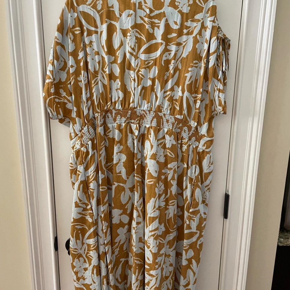 Ava & Viv Gold and White Floral Midi Dress - Picture 5 of 6